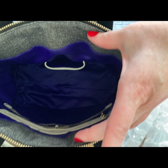 Henri Bendel Lrg JetSetter Bag Blk/Gray - Picture 10 of 11